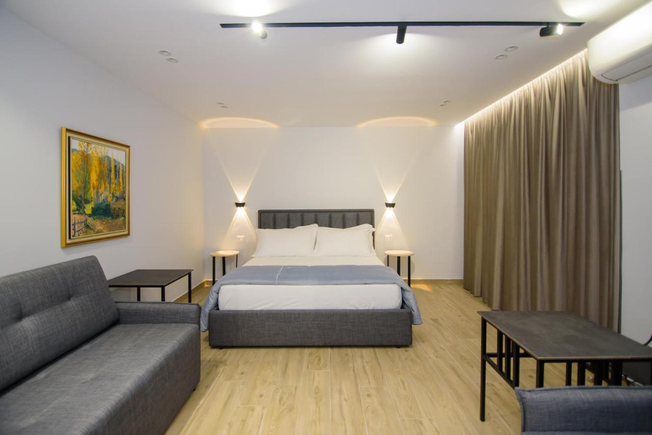 Palm Side Hotel Vlore Exterior photo