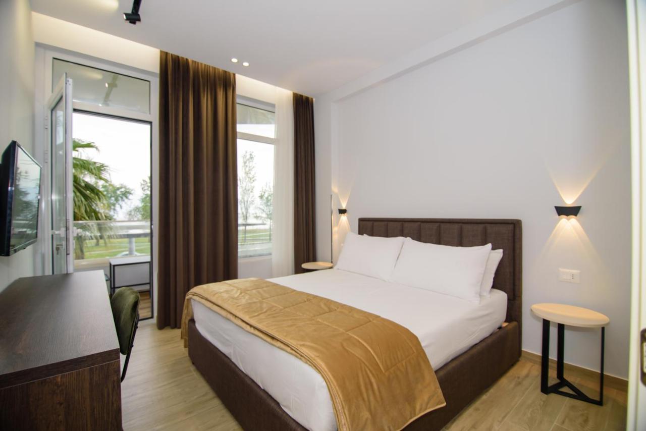 Palm Side Hotel Vlore Exterior photo
