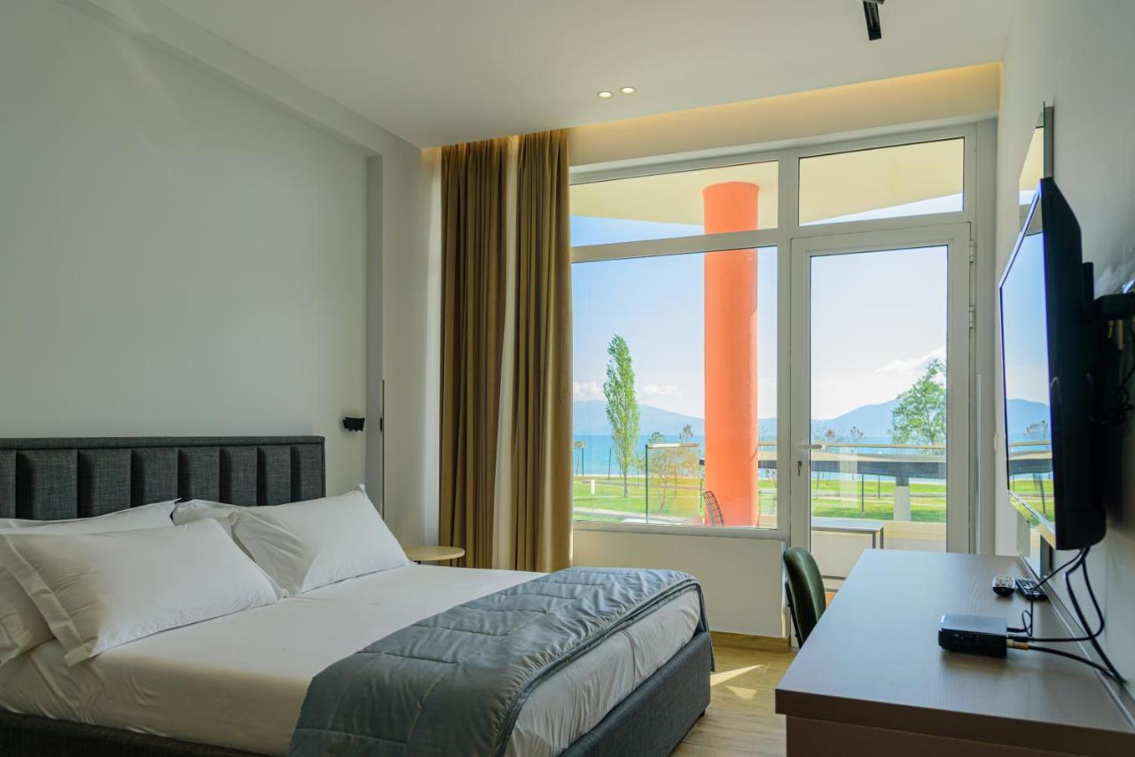 Palm Side Hotel Vlore Exterior photo