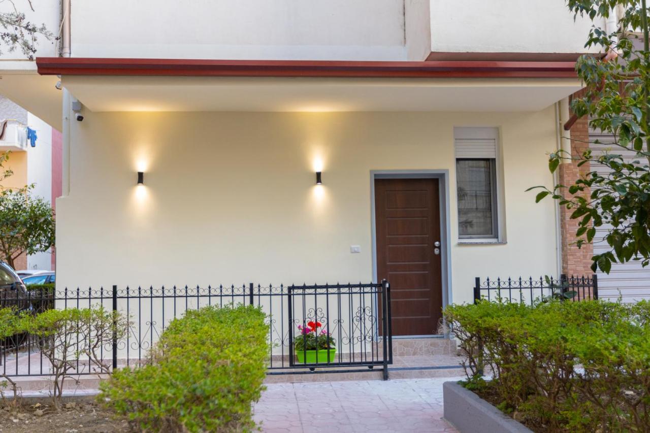 Palm Side Hotel Vlore Exterior photo